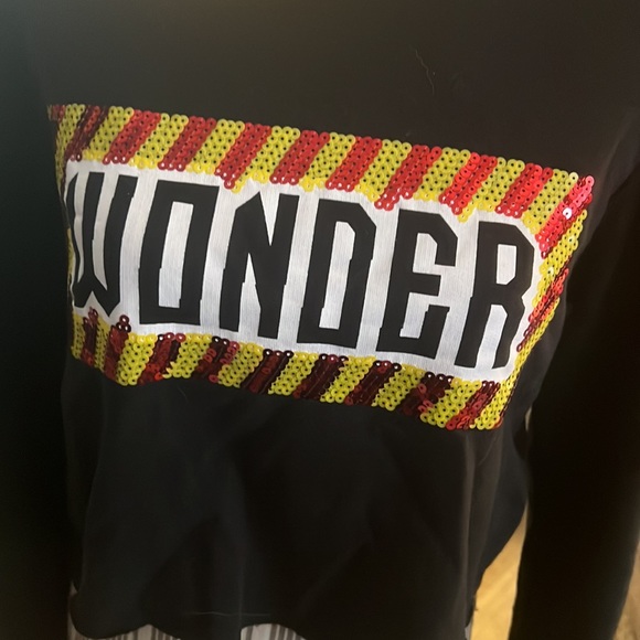 🎉Zara, crop sweatshirt, medium; says “Wonder” - Picture 2 of 8